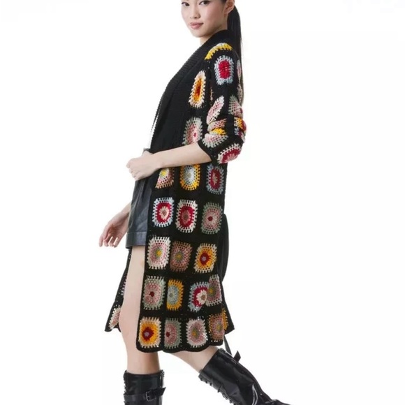 ALICE + OLIVIA JILLIAN CROCHET ROBE CARDIGAN SIZE S NWOT. - Picture 3 of 7